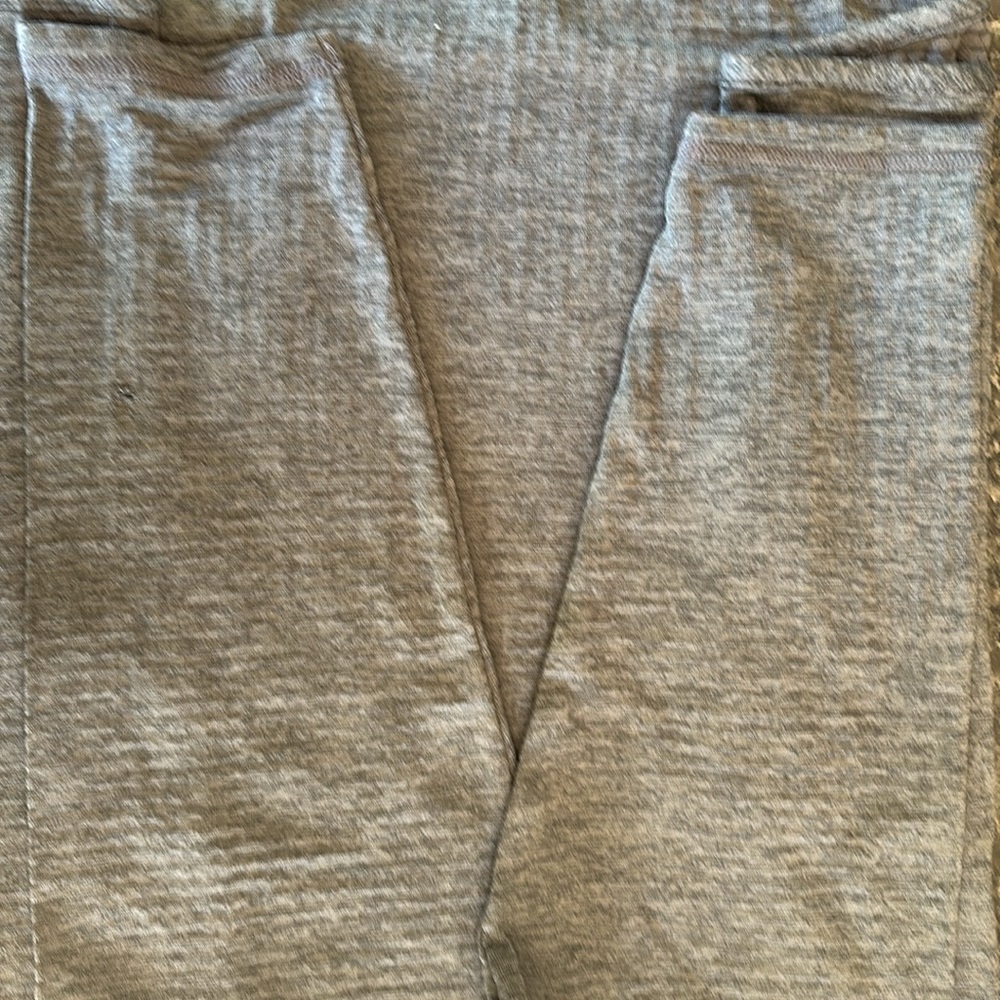 Peter Millar- Maven Performance 1/4 Zip- Color/Iron- Large- Excellent Condition! - Picture 9 of 9